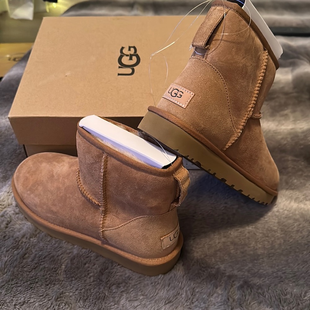 UGG CLASSIC MINI II
